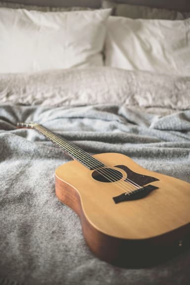 Screenshot of a guitar